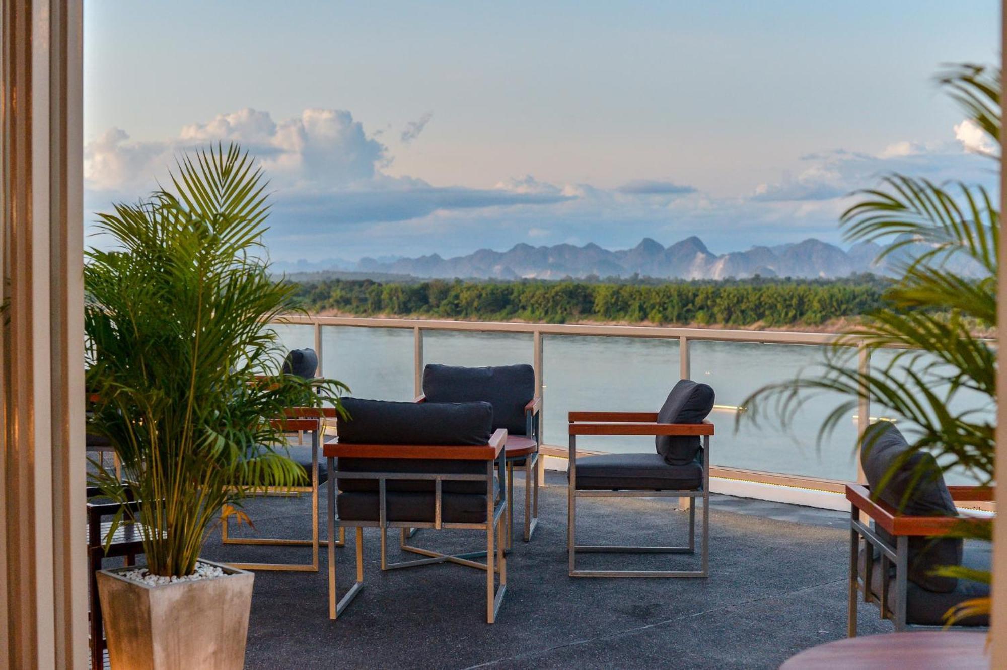 Blu Hotel Nakhon Phanom Exteriör bild