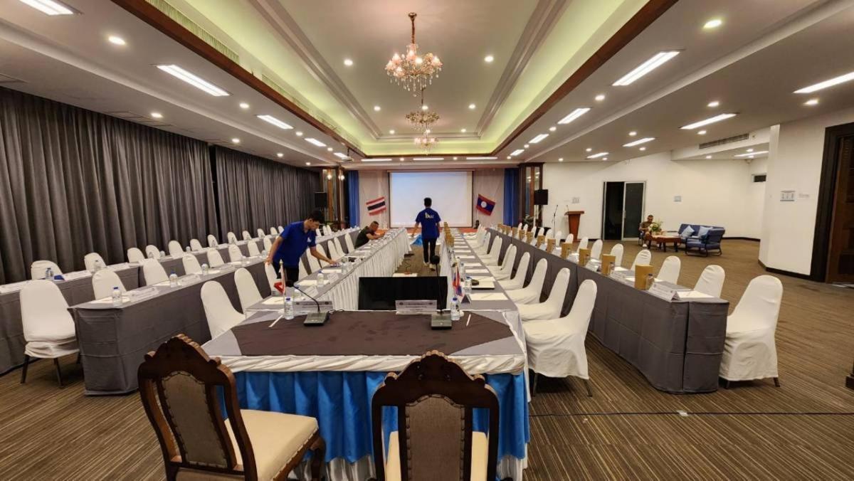 Blu Hotel Nakhon Phanom Exteriör bild