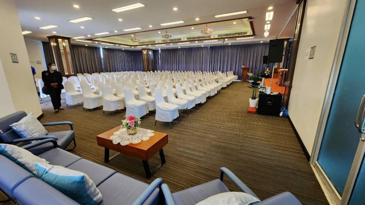 Blu Hotel Nakhon Phanom Exteriör bild