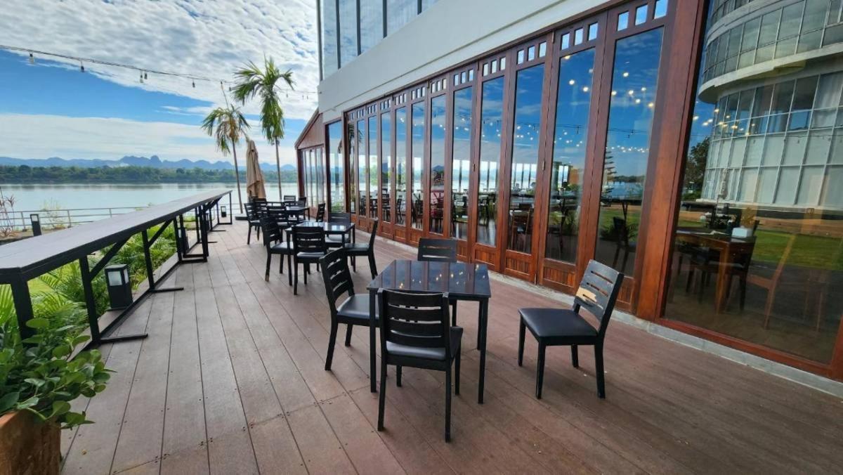 Blu Hotel Nakhon Phanom Exteriör bild