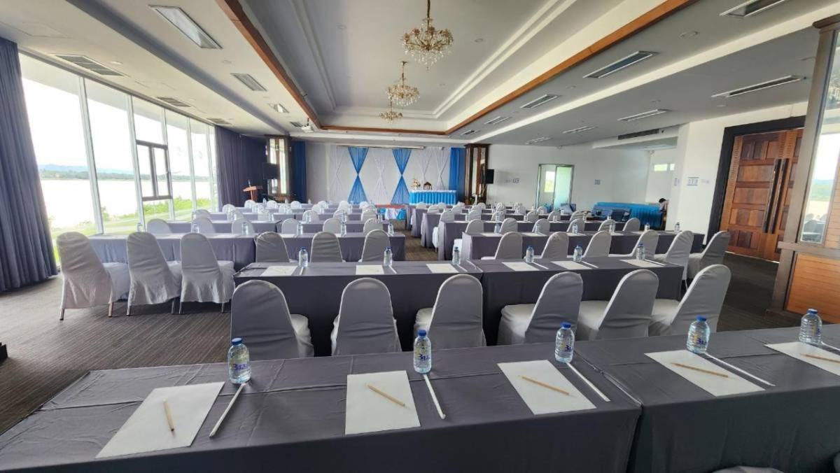 Blu Hotel Nakhon Phanom Exteriör bild