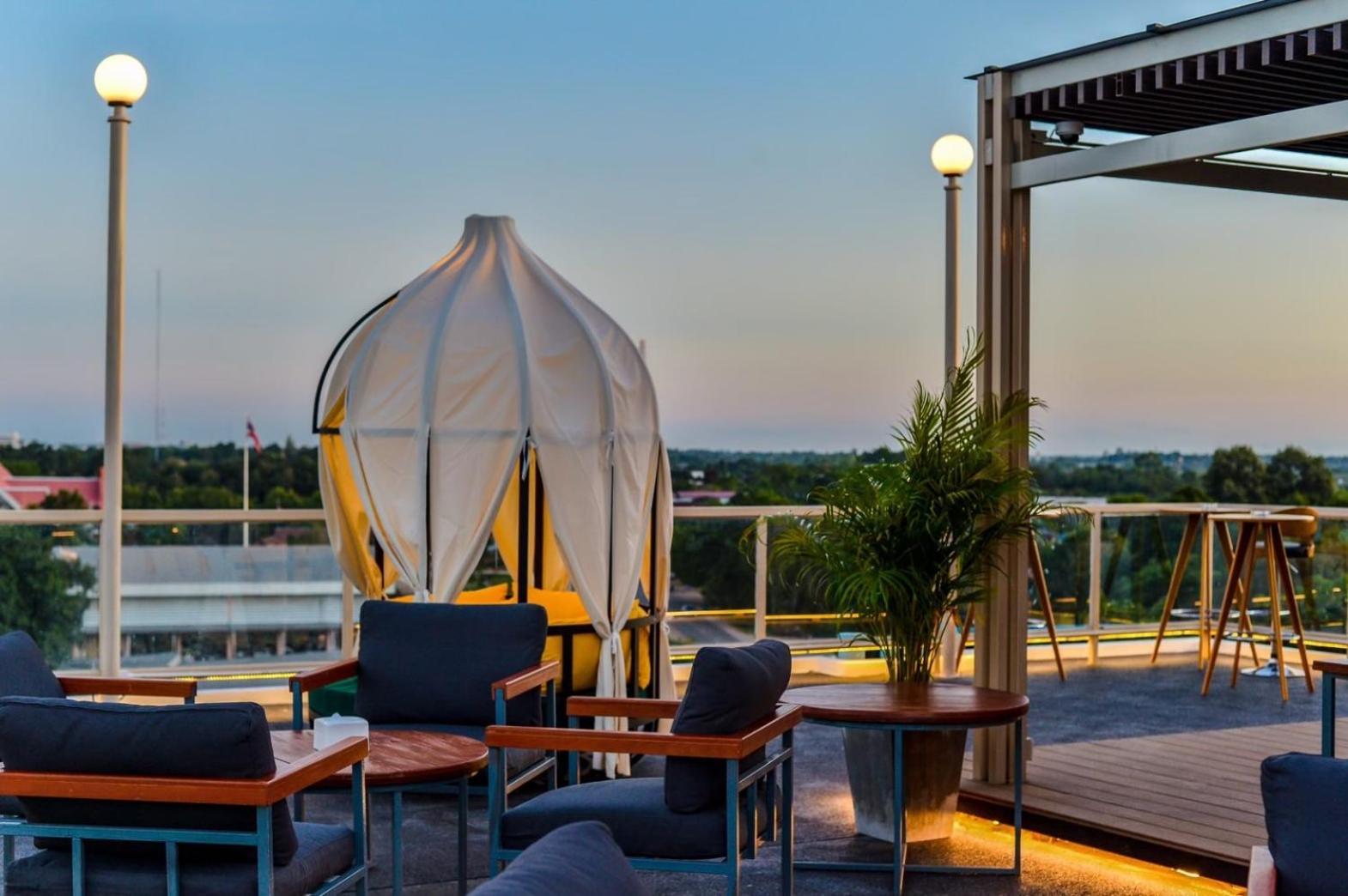 Blu Hotel Nakhon Phanom Exteriör bild