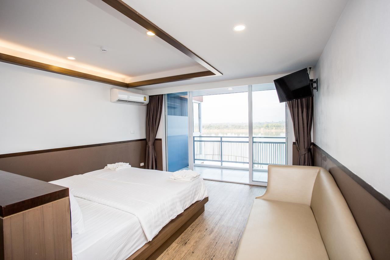 Blu Hotel Nakhon Phanom Exteriör bild